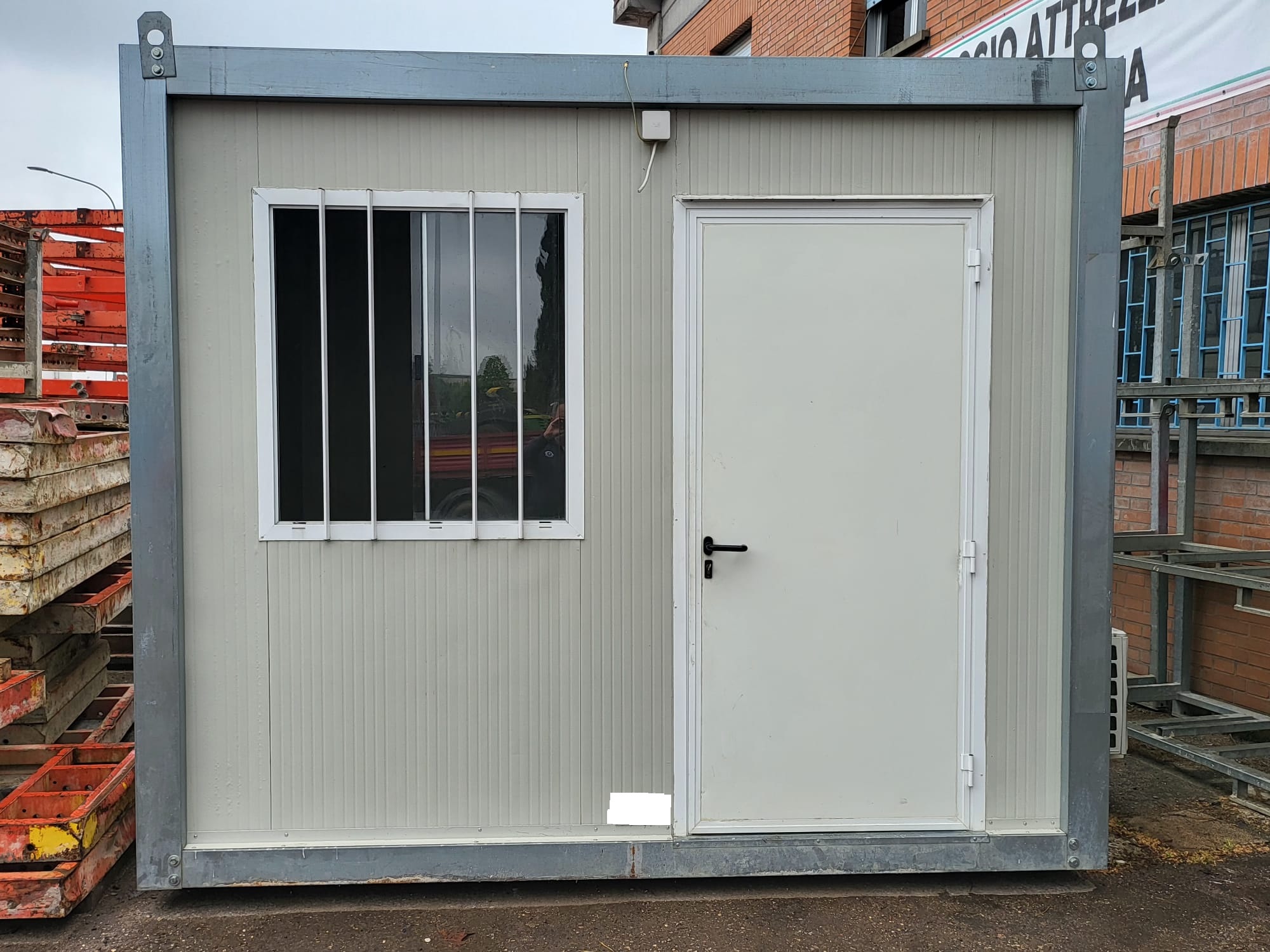 Monoblocco baracca da cantiere 3 x 2 m con pompa di calore - immagine 3