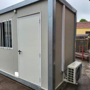 Monoblocco baracca da cantiere 3 x 2 m con pompa di calore